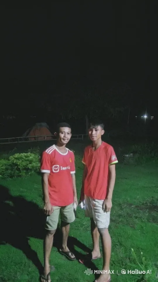 Dynamic Nighttime Kungfu Performance by Two Young Men – AI Generated Video | Hailuo AI