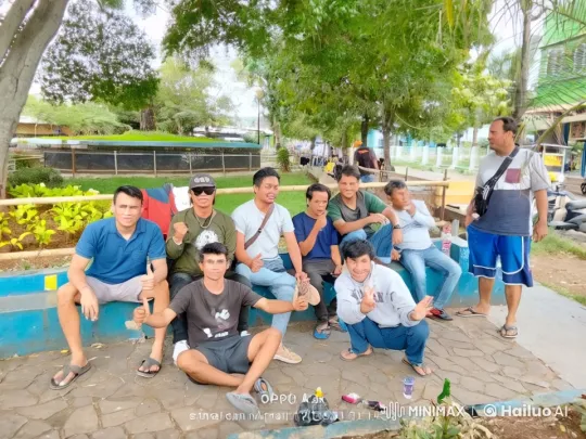Friends Enjoying Park with Playful Kung Fu – AI Generated Video | Hailuo AI