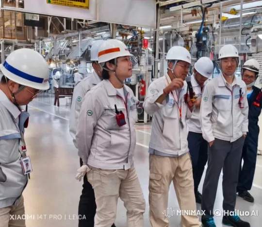 Kung Fu Workers in Dynamic Industrial Battle – AI Generated Video | Hailuo AI