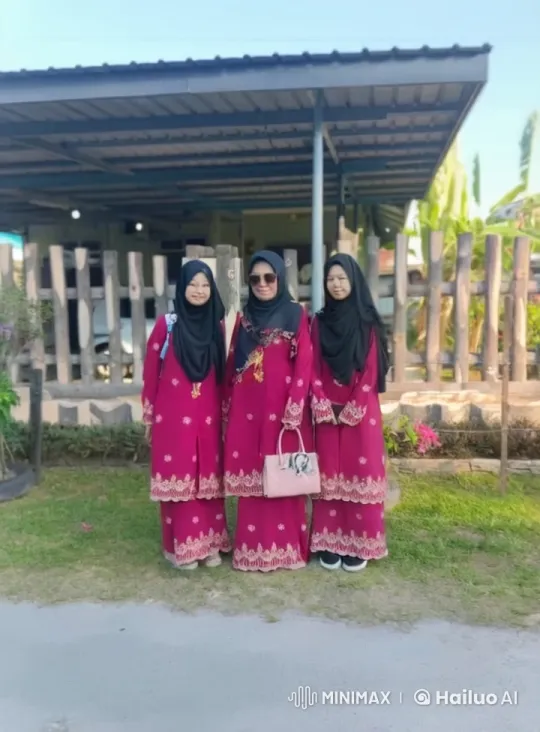 Women in Pink Perform Thrilling Kungfu in Traditional Outfits – AI Generated Video | Hailuo AI