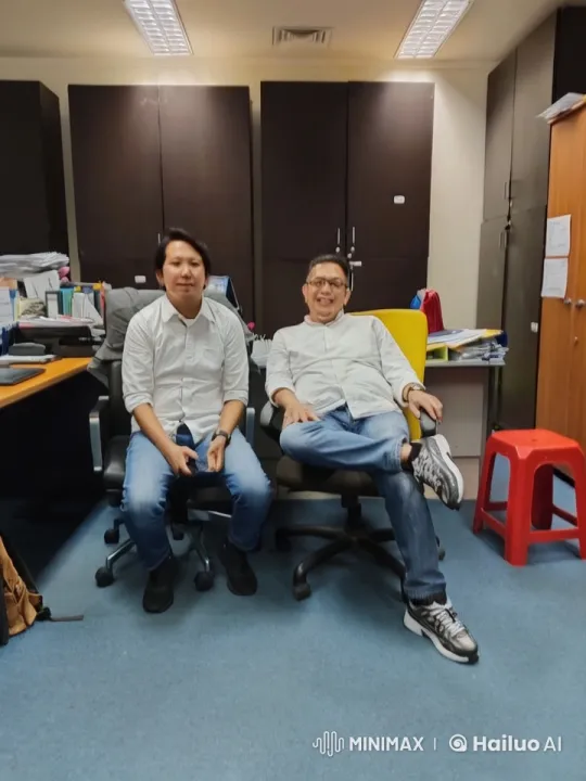 Office Setting: Employee Performs Surprise Martial Arts – AI Generated Video | Hailuo AI