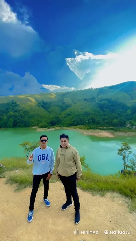 Kungfu Practitioners Showcase Skills in Scenic Landscape – AI Generated Video | Hailuo AI