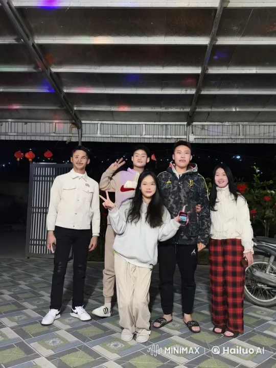 Friends Display Unique Kung Fu Styles Under Lights – AI Generated Video | Hailuo AI