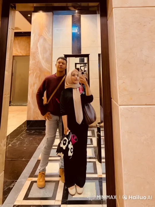 Couple Practicing Kung Fu Transitions to Romantic Embrace – AI Generated Video | Hailuo AI