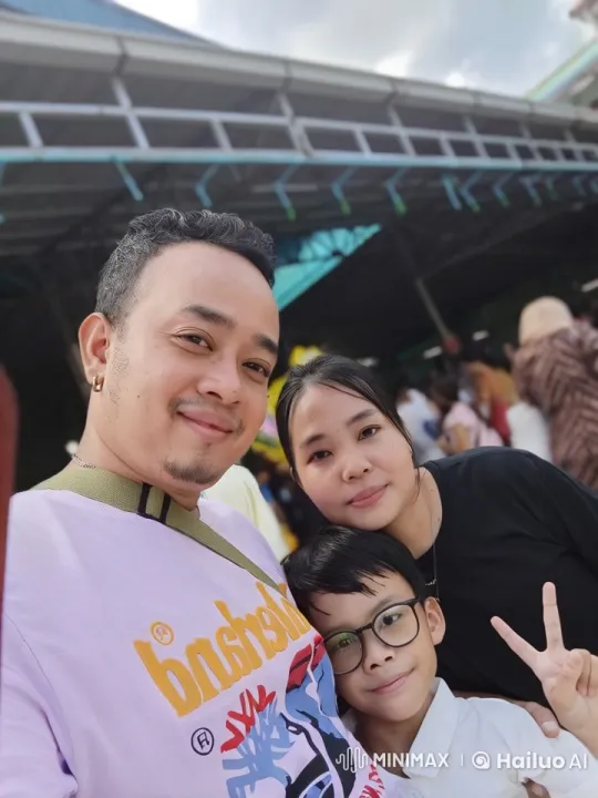 Family Performs Energetic Kung Fu Display in Bustling Setting – AI Generated Video | Hailuo AI
