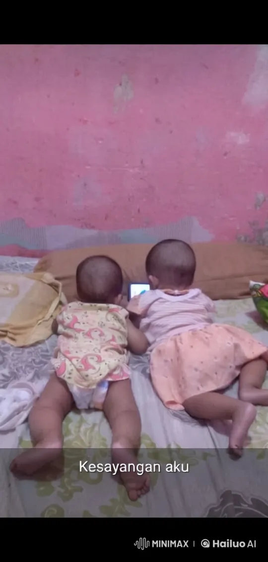 Babies Mimic Kungfu on Bed, Engage in Playful Fight – AI Generated Video | Hailuo AI