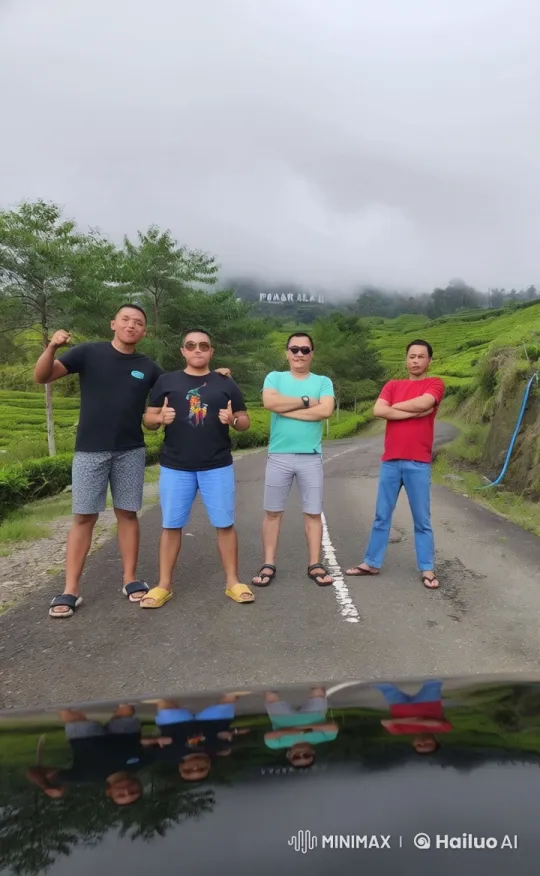 Kungfu Practitioners Showcasing Skills in Scenic Hills – AI Generated Video | Hailuo AI