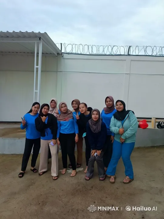 Women Practicing Kung Fu in Cheerful Outdoor Group – AI Generated Video | Hailuo AI