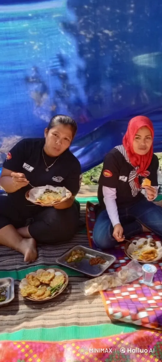 Outdoor Meal Turns into Physical Conflict Between Two Women – AI Generated Video | Hailuo AI