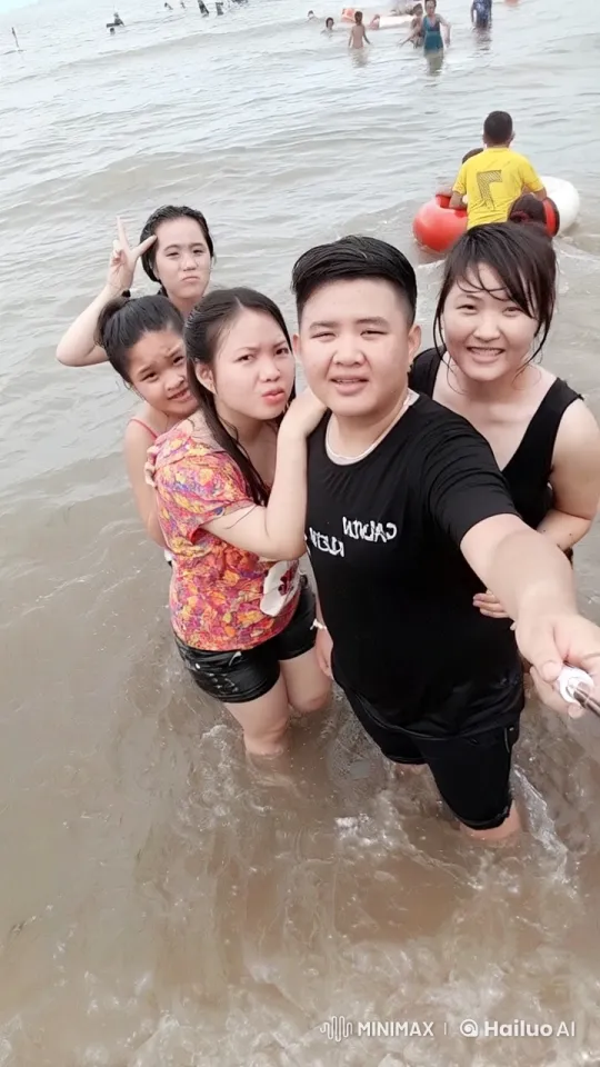 Friends Playful Kung Fu Fun at the Beach – AI Generated Video | Hailuo AI