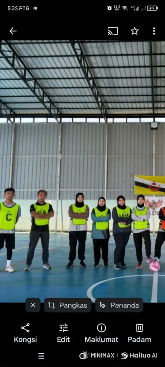 Synchronized Kung Fu Performance by Skilled Practitioners – AI Generated Video | Hailuo AI
