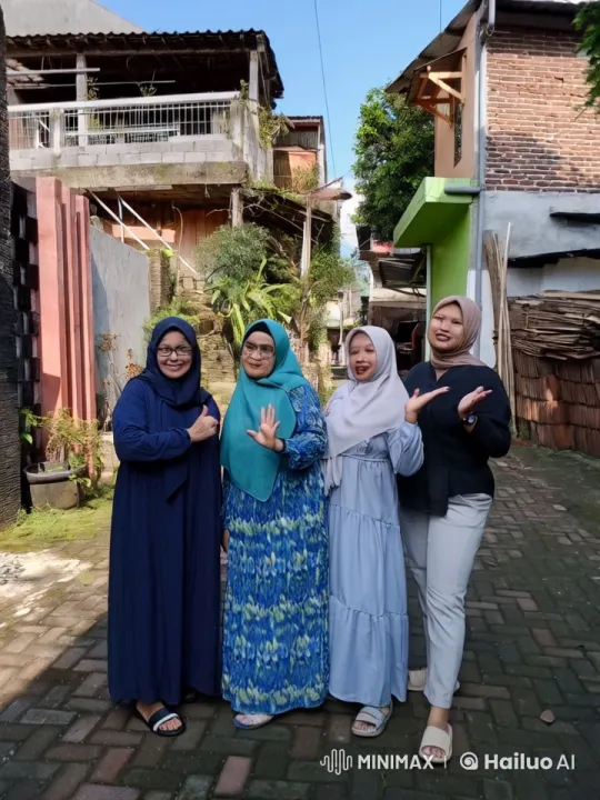 Village Women Practice Playful Kungfu in Friendly Atmosphere – AI Generated Video | Hailuo AI