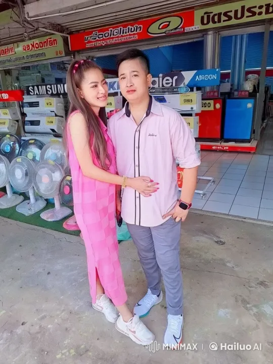 Electronics Shop Transforms into Martial Arts Arena – AI Generated Video | Hailuo AI