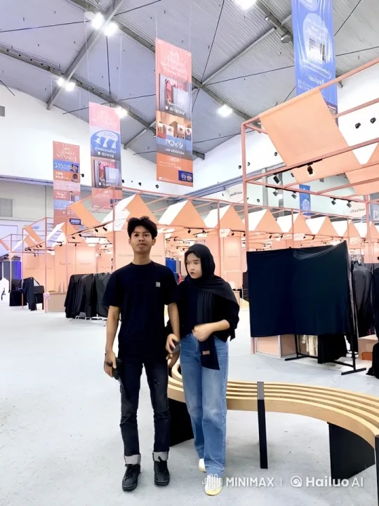 Playful Sparring Duo in Bustling Exhibition Setting – AI Generated Video | Hailuo AI