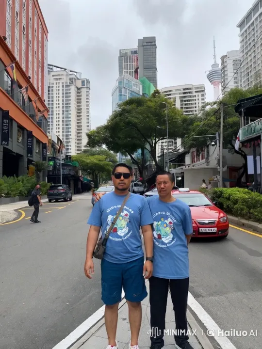 Urban Kung Fu Showdown in Bustling Street – AI Generated Video | Hailuo AI