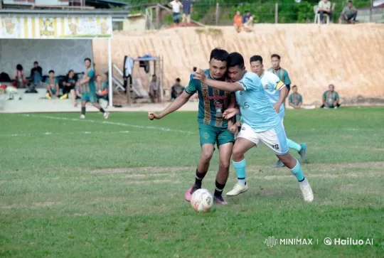 Football Players' Martial Arts Battle on Field – AI Generated Video | Hailuo AI