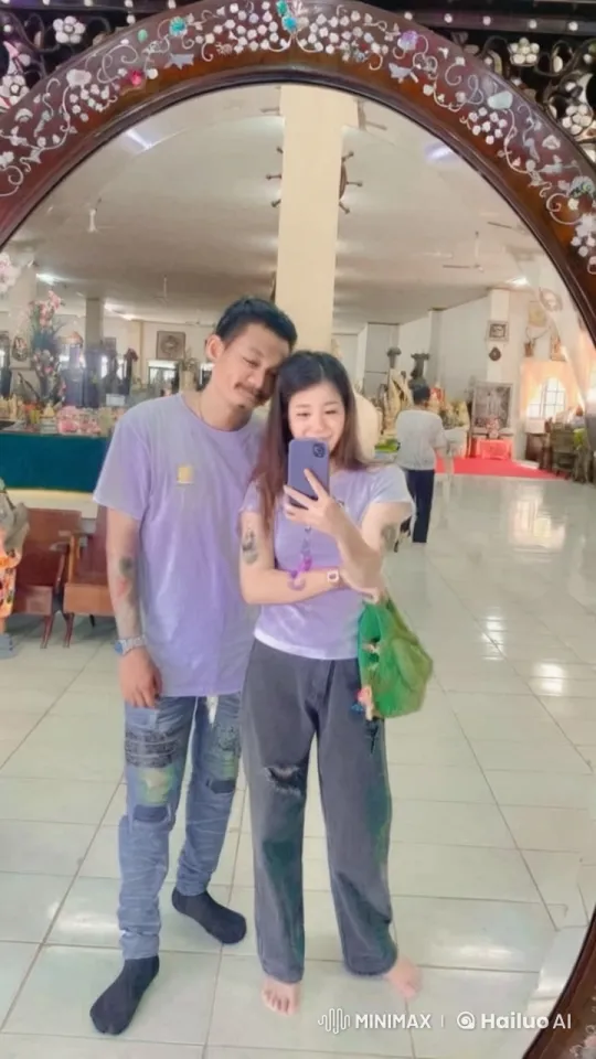 Couple Demonstrates Martial Arts Skills in Ornate Room – AI Generated Video | Hailuo AI
