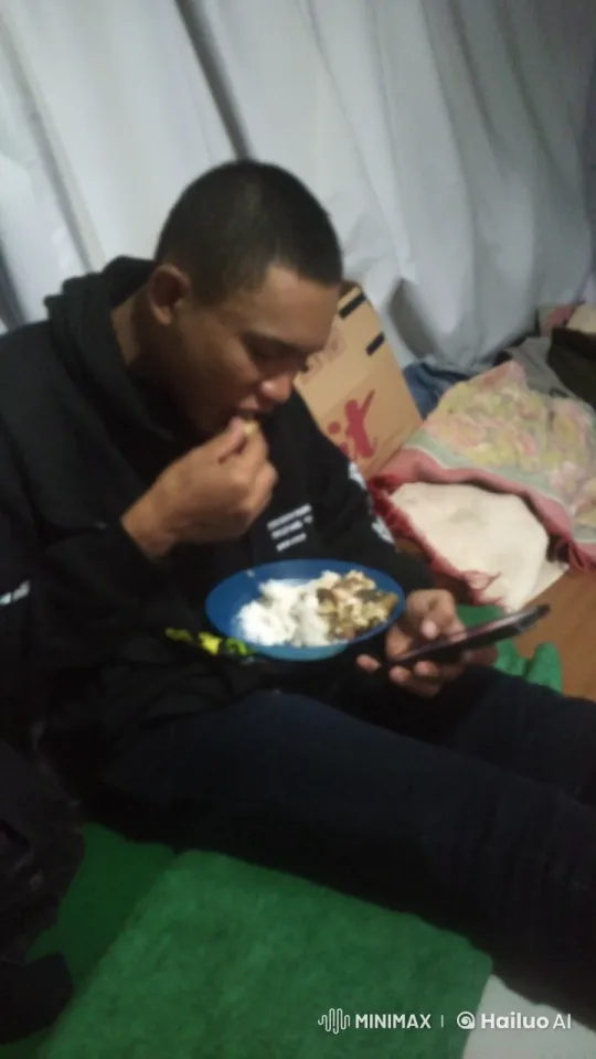 Live2D Video: Person Eats, Then Performs Kungfu – AI Generated Video | Hailuo AI