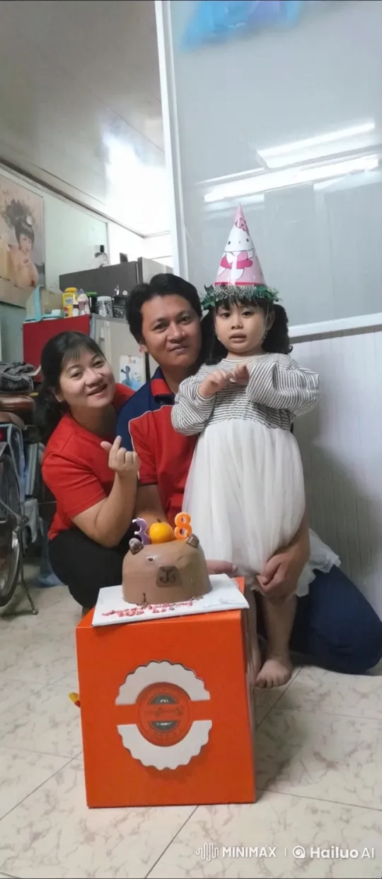 Second Birthday Celebration in a Cozy Home Setting – AI Generated Video | Hailuo AI