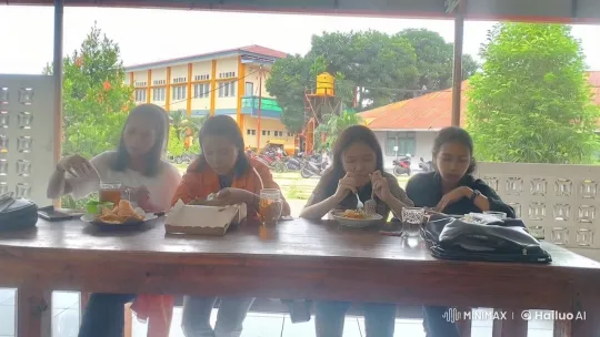 Outdoor Dining Dispute: Hair-Pulling Leads to Plate Throwing – AI Generated Video | Hailuo AI