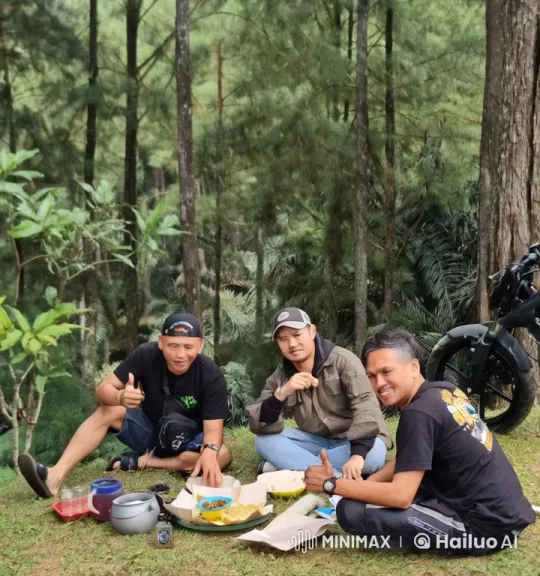 Picnickers Engage in Playful Kung Fu Antics in Forest – AI Generated Video | Hailuo AI