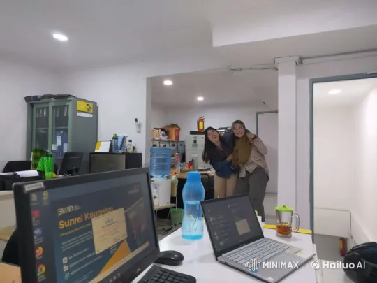 Office Scene: Colleagues Bonding Over Laughter – AI Generated Video | Hailuo AI