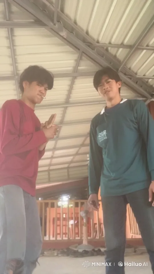 Kung Fu Fight Sequence展现了红绿衣衫男子的武术技巧 – AI Generated Video | Hailuo AI