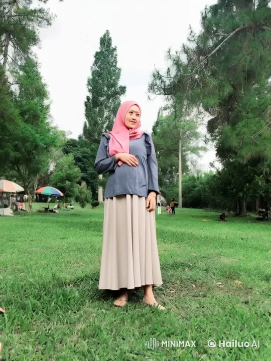 Woman Practicing Kungfu in Peaceful Park Setting – AI Generated Video | Hailuo AI