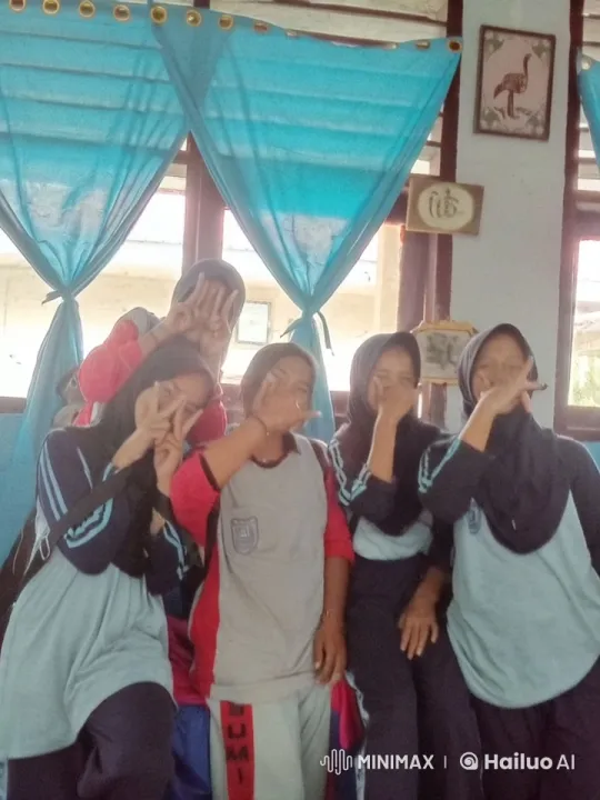 Casual Attire Kung Fu Demonstration in Classroom Setting – AI Generated Video | Hailuo AI