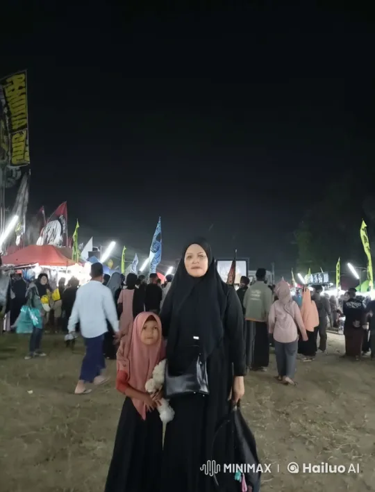 Black Abaya and Pink Hijab: Kungfu Display at Evening Festival – AI Generated Video | Hailuo AI