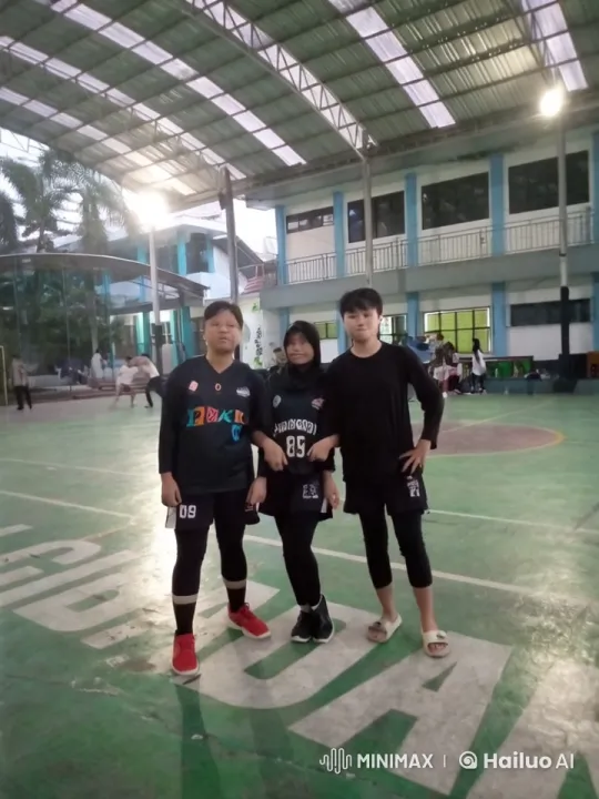 Martial Artists Demonstrate Synchronized Kung Fu Routines – AI Generated Video | Hailuo AI
