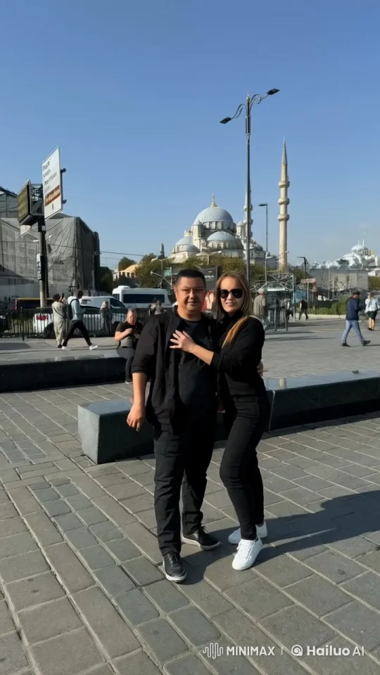Urban Kung Fu Duo Showcases Advanced Techniques in Iconic Setting – AI Generated Video | Hailuo AI
