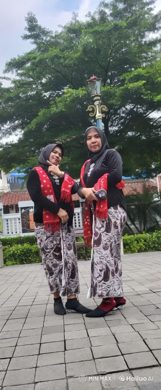 Traditional Attire: Women Perform Dynamic Kungfu Display – AI Generated Video | Hailuo AI