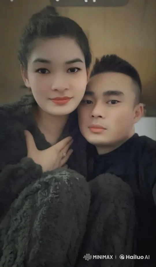 Playful Sparring Leads to Affectionate Embrace – AI Generated Video | Hailuo AI