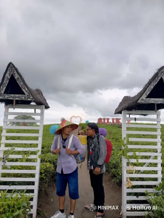 Traditional Gate Kung Fu Fight in Lush Field – AI Generated Video | Hailuo AI