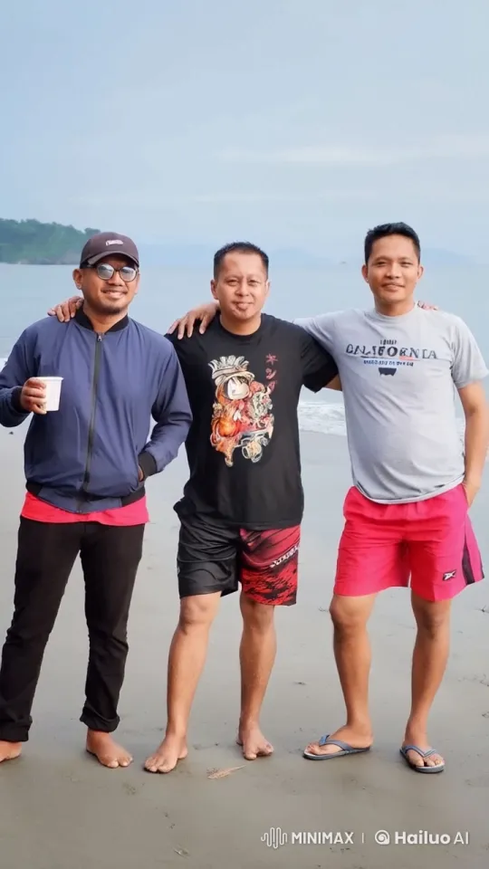 Beach Kung Fu Fun: Three Friends' Playful Moves – AI Generated Video | Hailuo AI