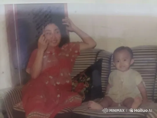 Woman in Traditional Outfit Performs Kungfu in Living Room – AI Generated Video | Hailuo AI