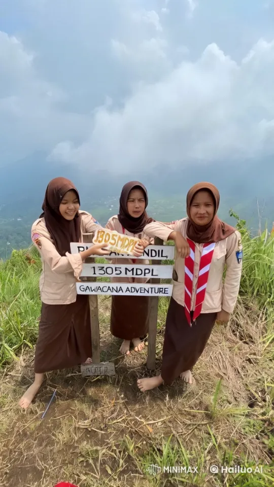 Scout Girls Engage in Kung Fu on Puncak Kendil Hilltop – AI Generated Video | Hailuo AI