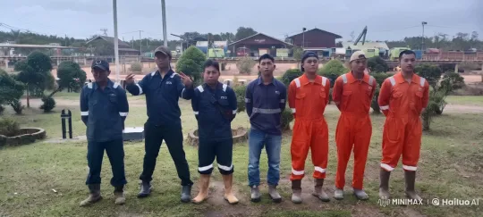 Uniformed Men Perform Synchronized Kung Fu – AI Generated Video | Hailuo AI