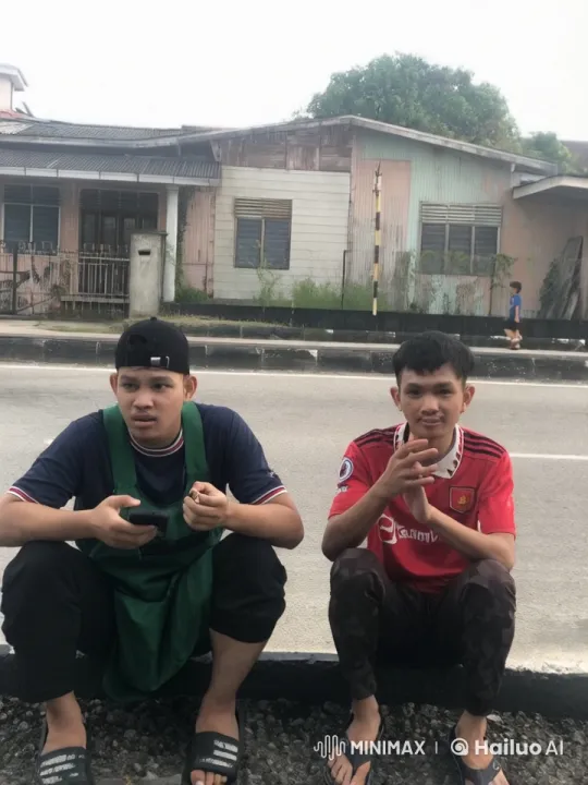 Young Males Engage in Intense Street Kungfu Sparring – AI Generated Video | Hailuo AI