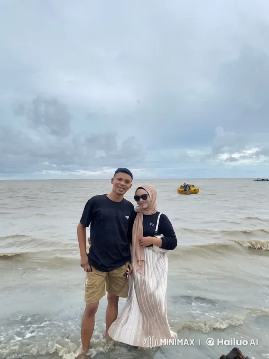 Couple in Love on a Seaside Beach – AI Generated Video | Hailuo AI