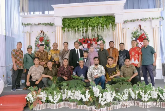 Kungfu Masters Showcase Skills Against Floral Backdrop – AI Generated Video | Hailuo AI