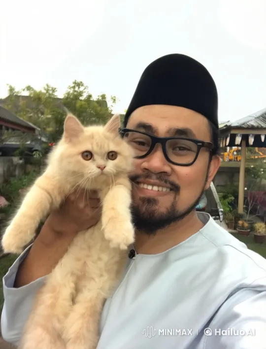 Traditional Kung Fu Practitioner Battles with Cat in Serene Setting – AI Generated Video | Hailuo AI