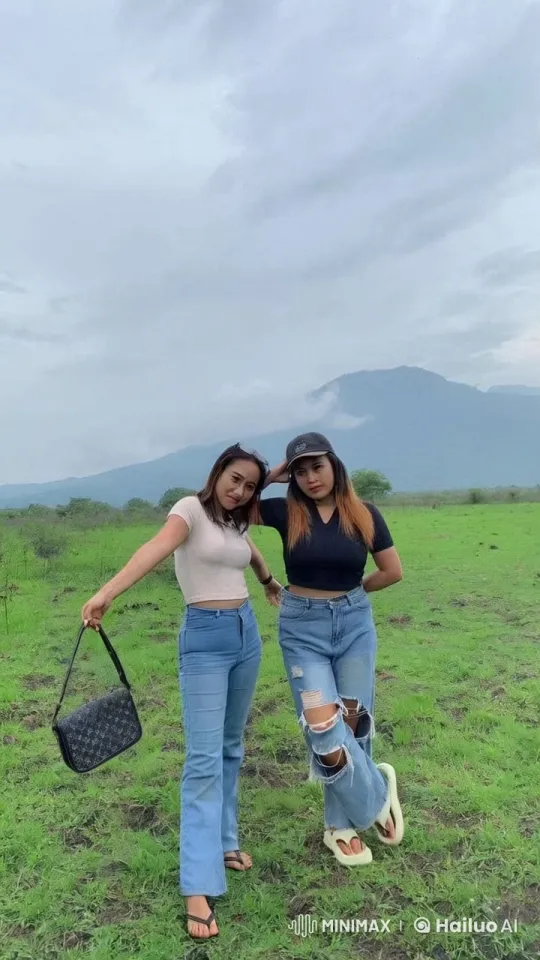 Kung Fu Practitioners Showcase Athletic Grace in Lush Landscape – AI Generated Video | Hailuo AI