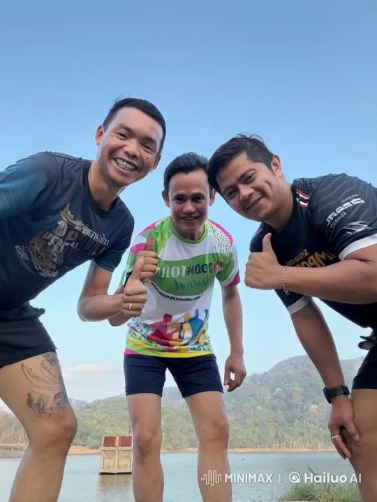 Friends Display Martial Arts Skills with Acrobatic Flourishes – AI Generated Video | Hailuo AI