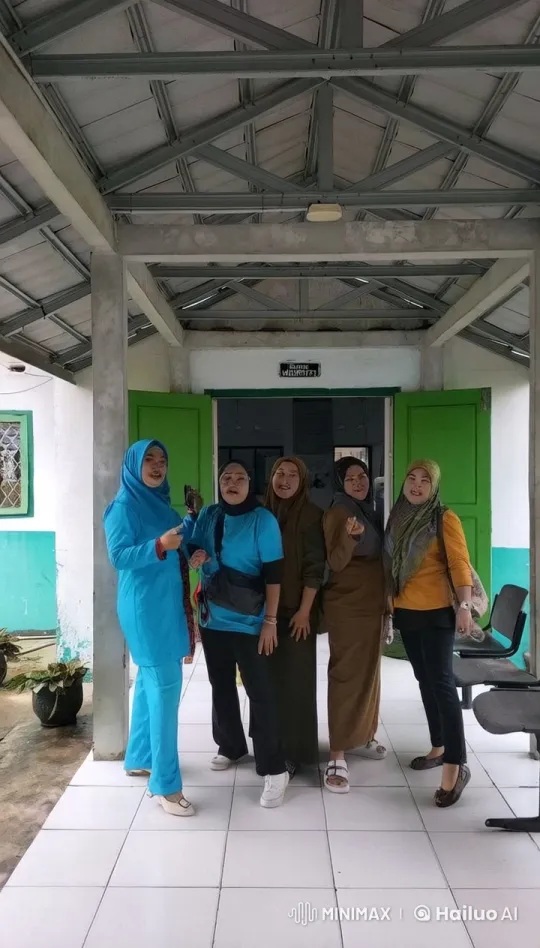 Colorful Attired Performers Showcase Kungfu in 'Ruang Merpati' – AI Generated Video | Hailuo AI