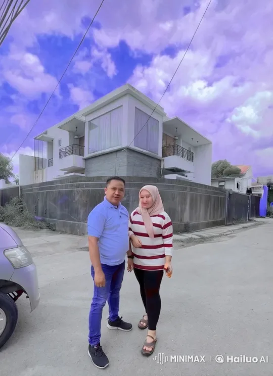 Couple's Playful Argument in Front of Modern House – AI Generated Video | Hailuo AI