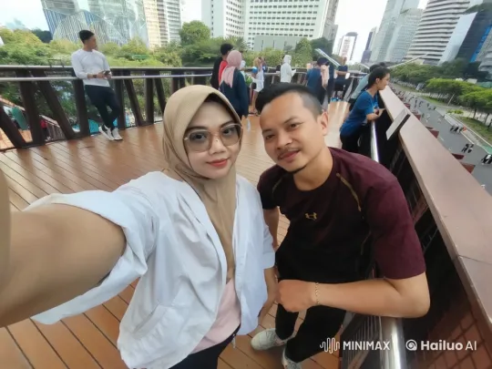 Casual Duo Engage in Intense Kungfu Fight on City Bridge – AI Generated Video | Hailuo AI