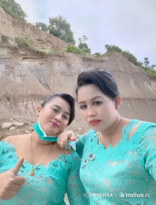 Teal-Dressed Women Perform Impressive Kung Fu on Cliffside – AI Generated Video | Hailuo AI