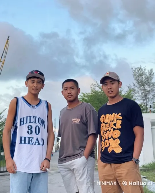 Friends Display Advanced Kung Fu Skills in Outdoor Fight Choreography – AI Generated Video | Hailuo AI